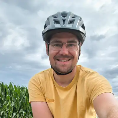 Sascha Düerkop mit Fahrradhelm