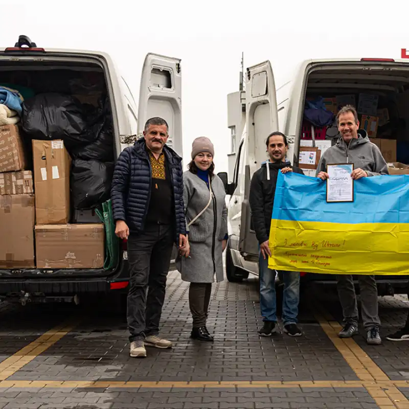 Ein Transportbus mit Hilfsgütern für die Ukraine