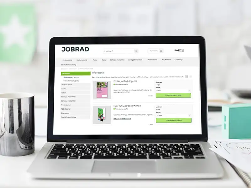 Auf einem Notebook ist der JobRad-Webshop geöffnet.